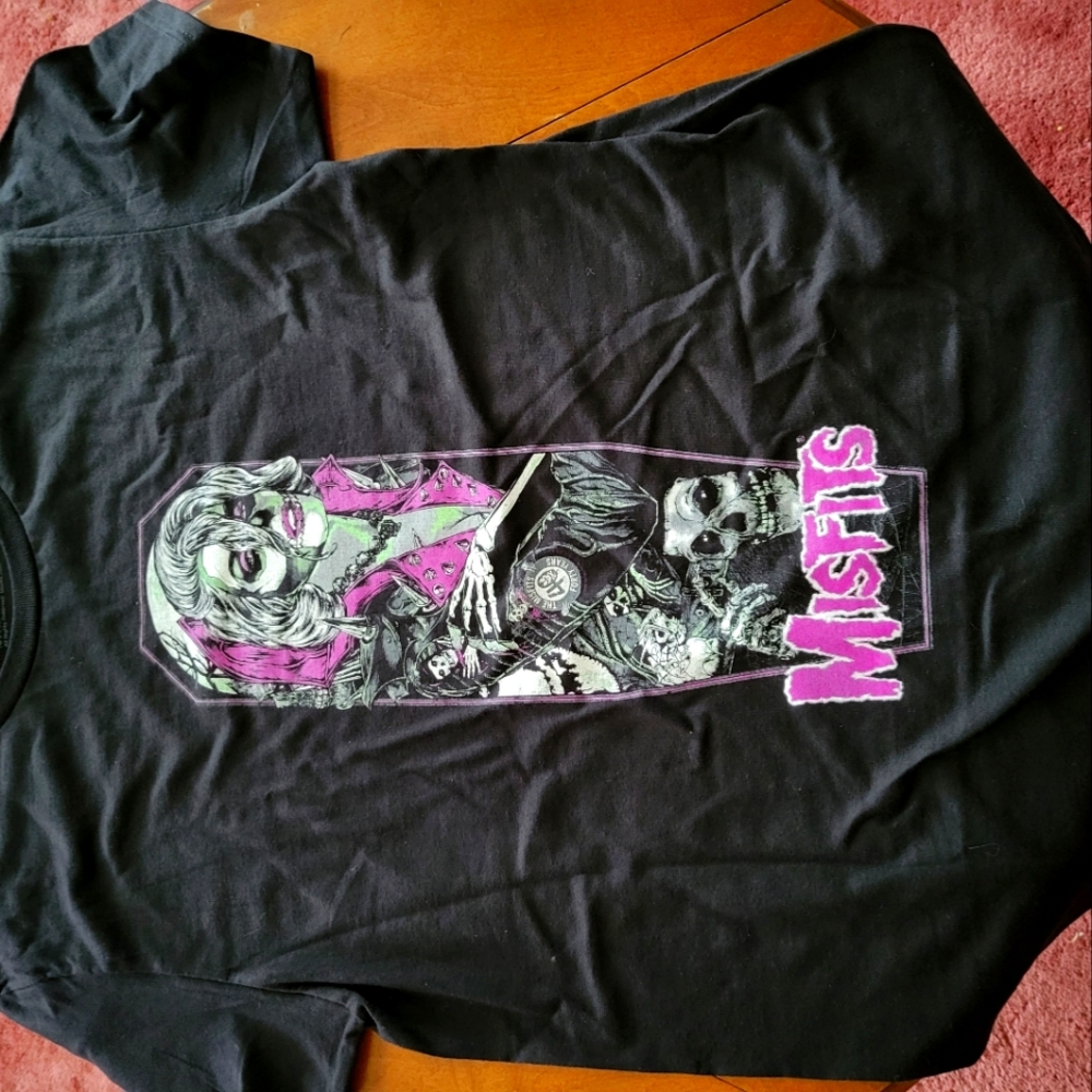 Misfits "Original Fiend Collage" girls t-shirt size M (oversized) NWT